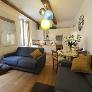 Apartment 2 Bedroom Old Town Centre, Nizza